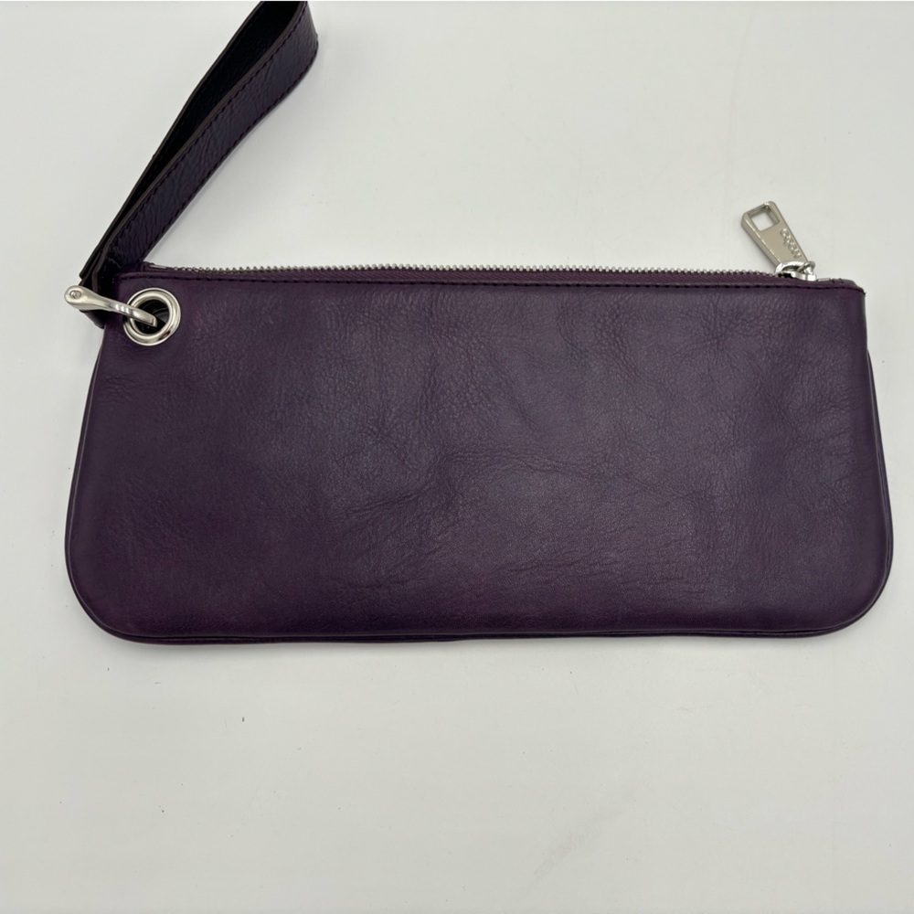 M324 Item:  New without tags Hobo Purple Leather Long Wristlet Zipper Closure!!